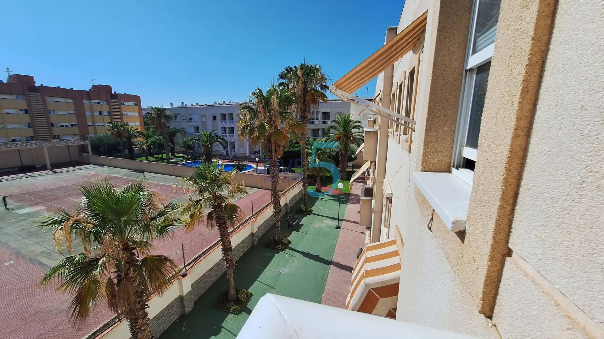 Terrassa de Estudi en venda en Torrevieja amb Aire condicionat, Piscina i Balcó