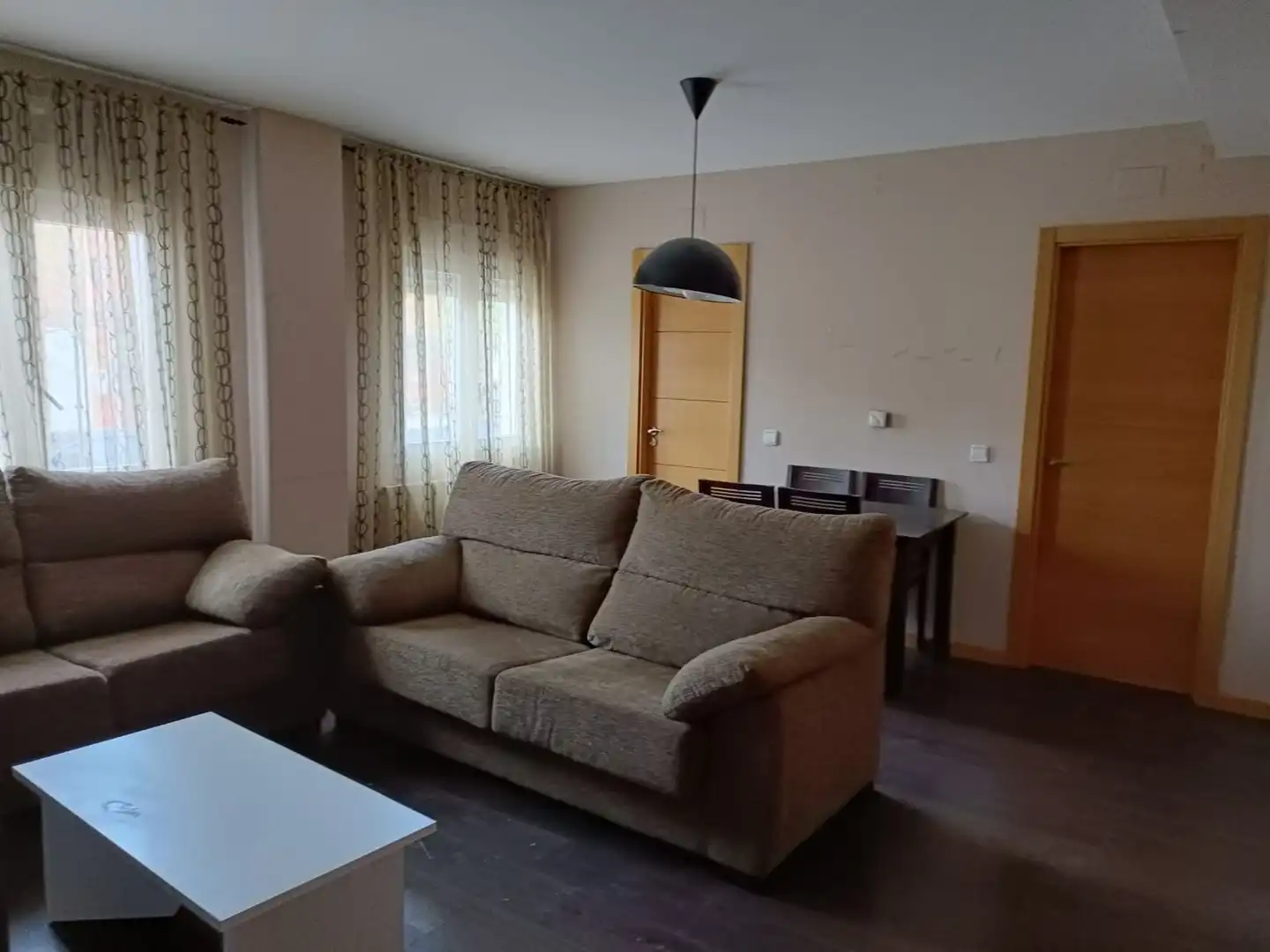 Sala d'estar de Apartament en venda en Villacañas amb Calefacció i Moblat