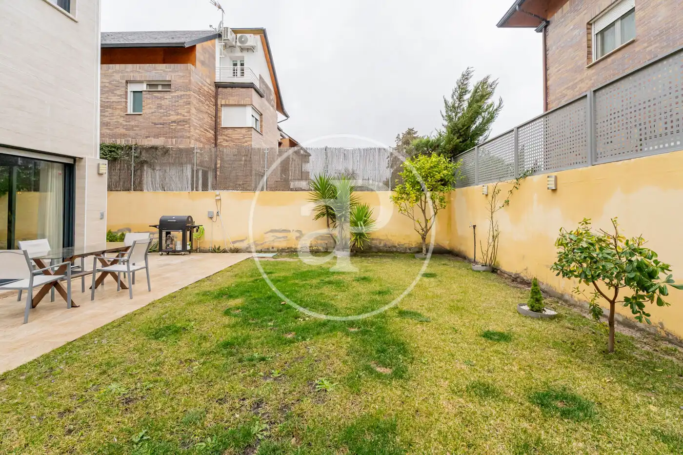Jardín de Casa adosada en venta en Pozuelo de Alarcón con Aire acondicionado, Calefacción y Jardín privado