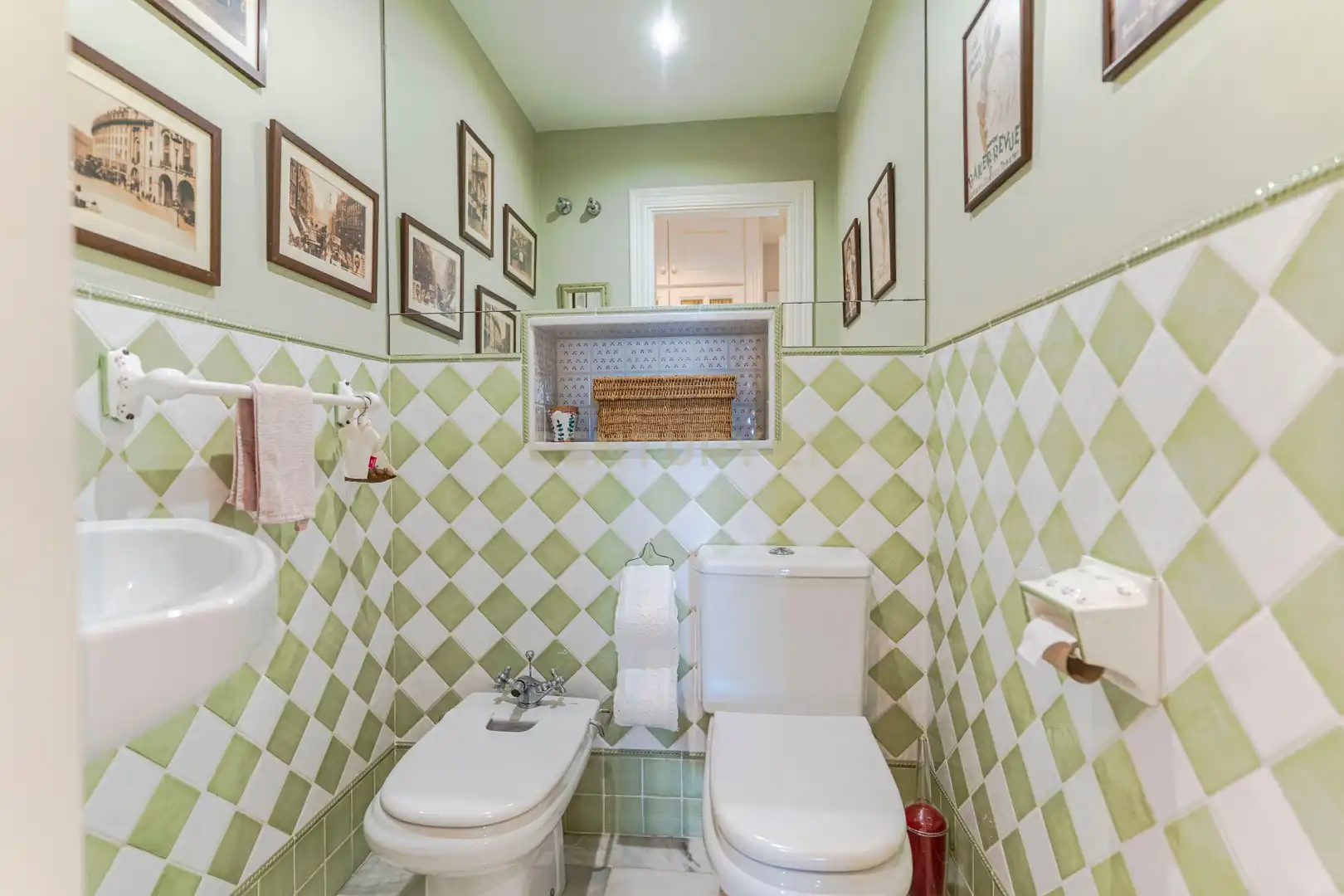 Bathroom of Houses for sale in Almuñécar  with Air Conditioner, Private garden and Storage room