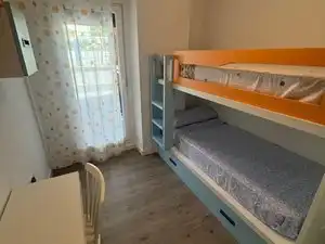 Habitación de Piso de alquiler en Almuñécar con Aire acondicionado, Terraza y Amueblado