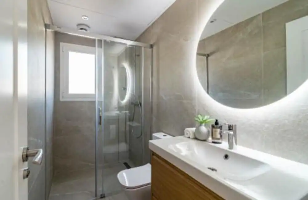 Bathroom of Ground floor for rent in Marbella  with Air Conditioner, Private garden and Terrace