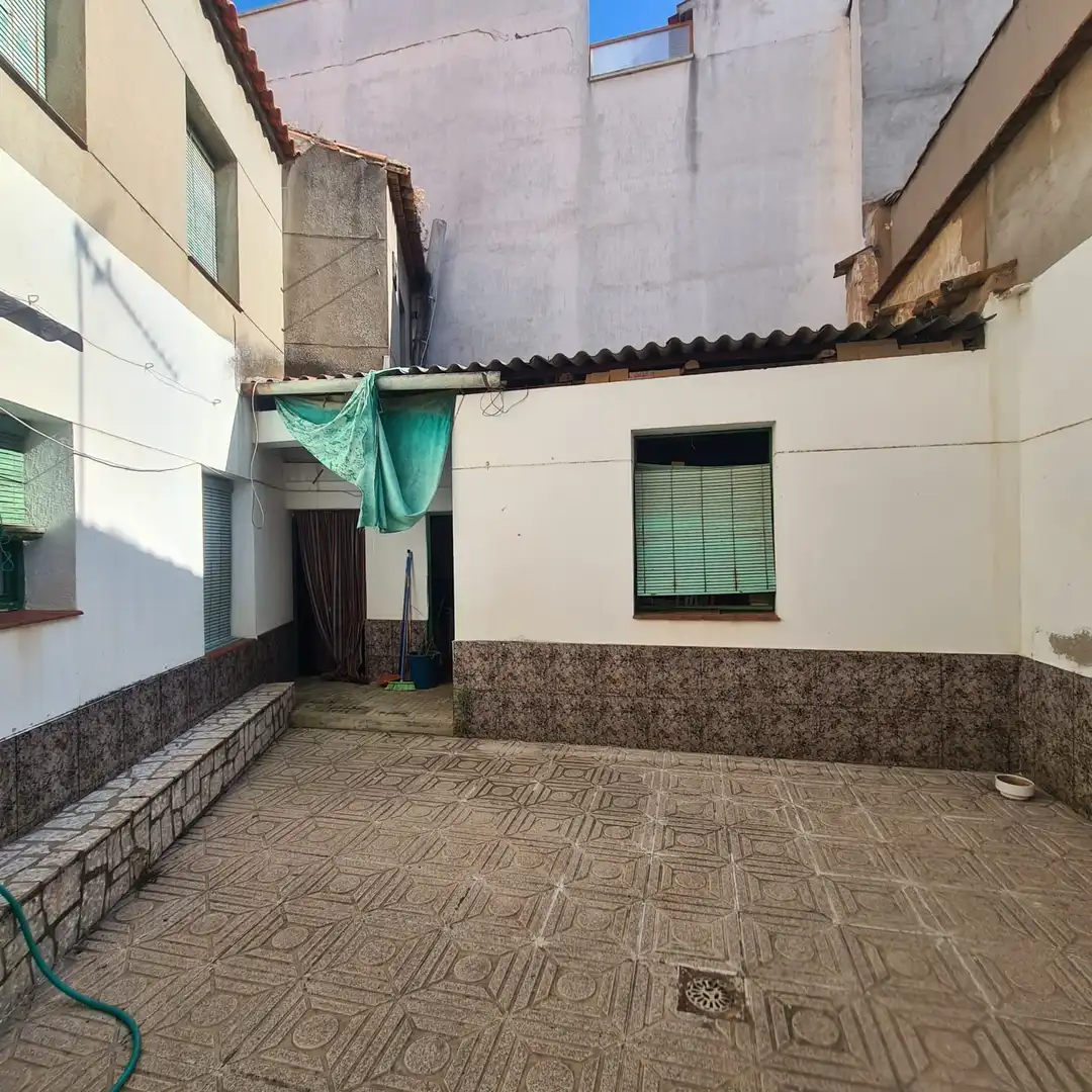 Vista exterior de Casa o xalet en venda en Argamasilla de Calatrava amb Aire condicionat, Calefacció i Terrassa
