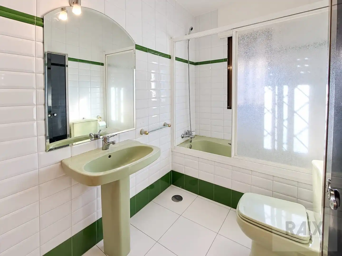 Bathroom of Houses for sale in Colmenar de Oreja, Madrid