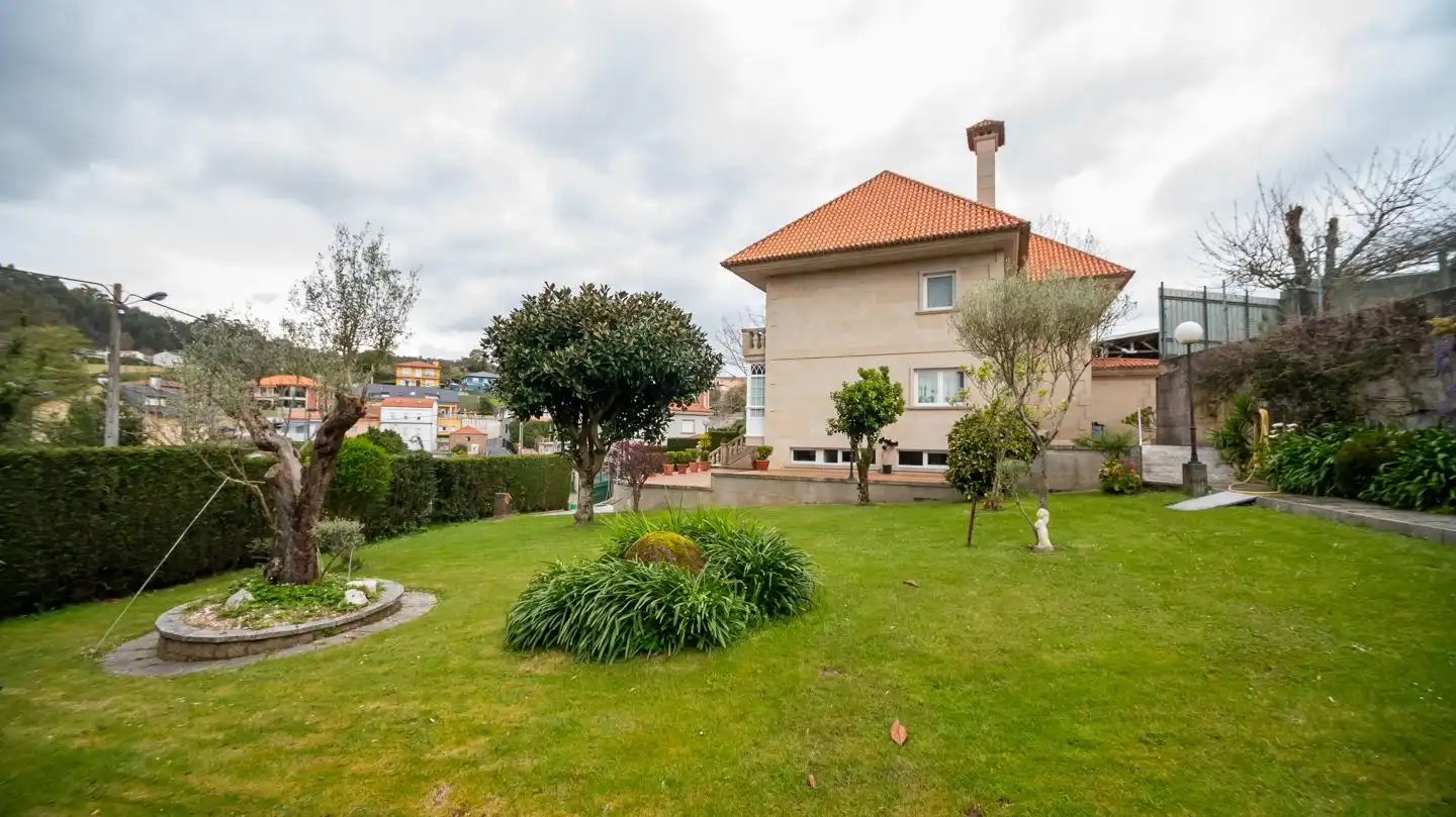 Jardí de Casa o xalet en venda en Culleredo amb Jardí privat, Terrassa i Traster