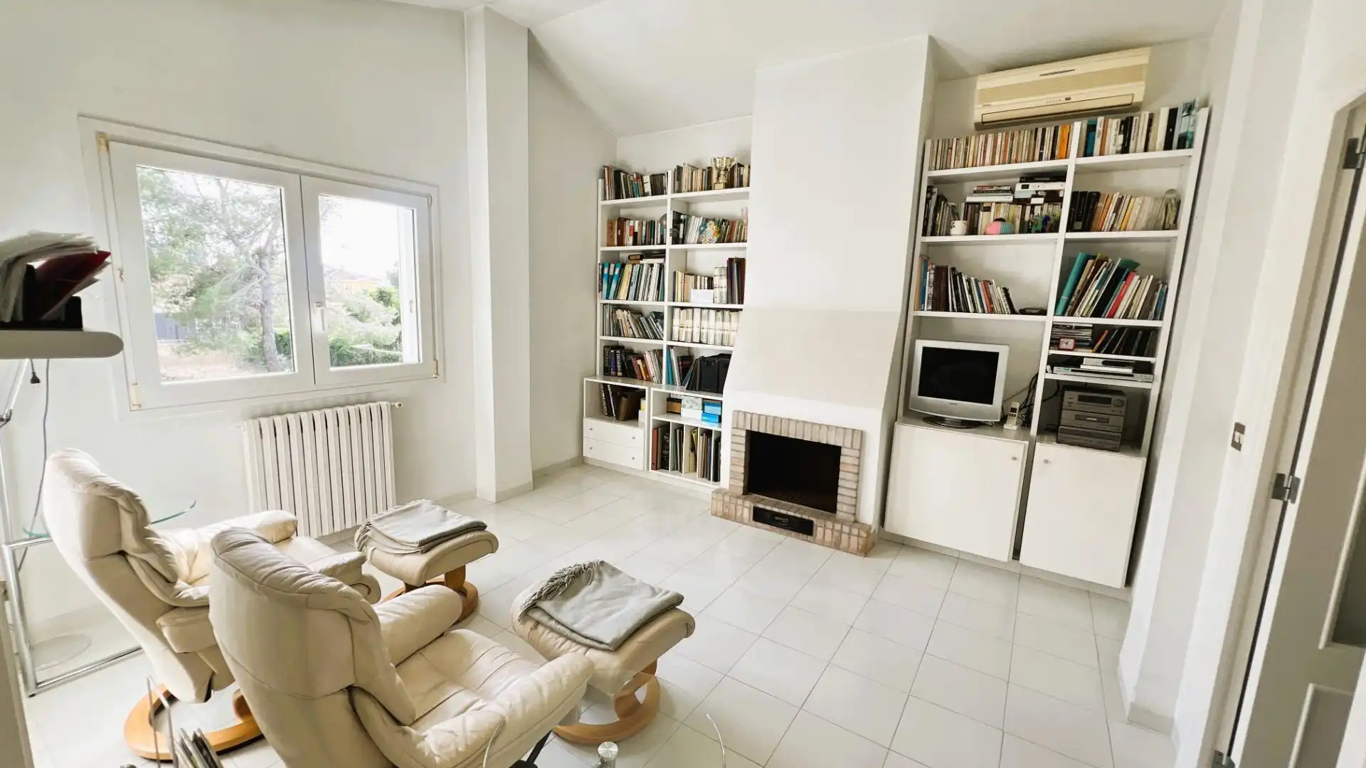 Sala de estar de Casa o chalet en venta en Castellón de la Plana / Castelló de la Plana con Aire acondicionado, Calefacción y Jardín privado