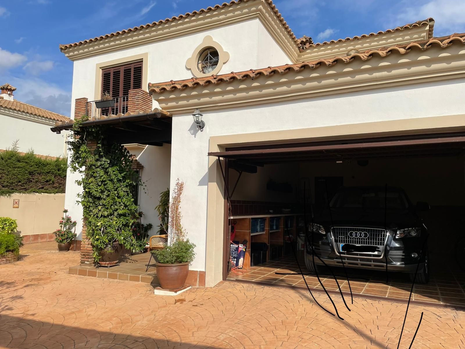 Vista exterior de Casa o xalet en venda en Algeciras amb Aire condicionat, Jardí privat i Terrassa