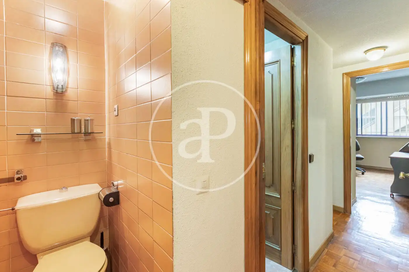 Badezimmer von Wohnung zum Verkauf in Madrid mit Klimaanlage, Heizung und Privatgarten