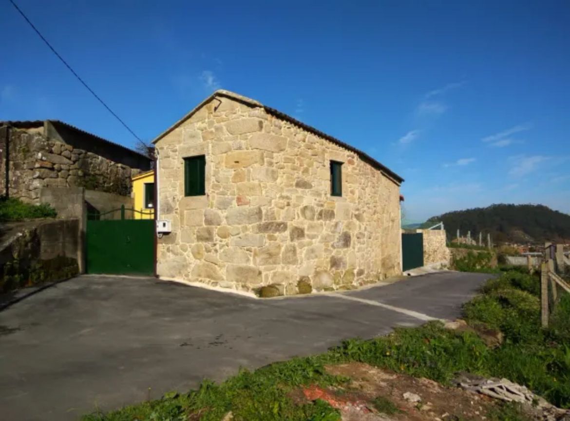 Vista exterior de Casa o xalet de lloguer en Marín amb Jardí privat, Terrassa i Moblat