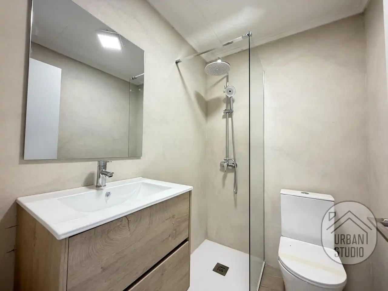 Bany de Casa o xalet en venda en Torrevieja amb Jardí privat, Parquet i Terrassa