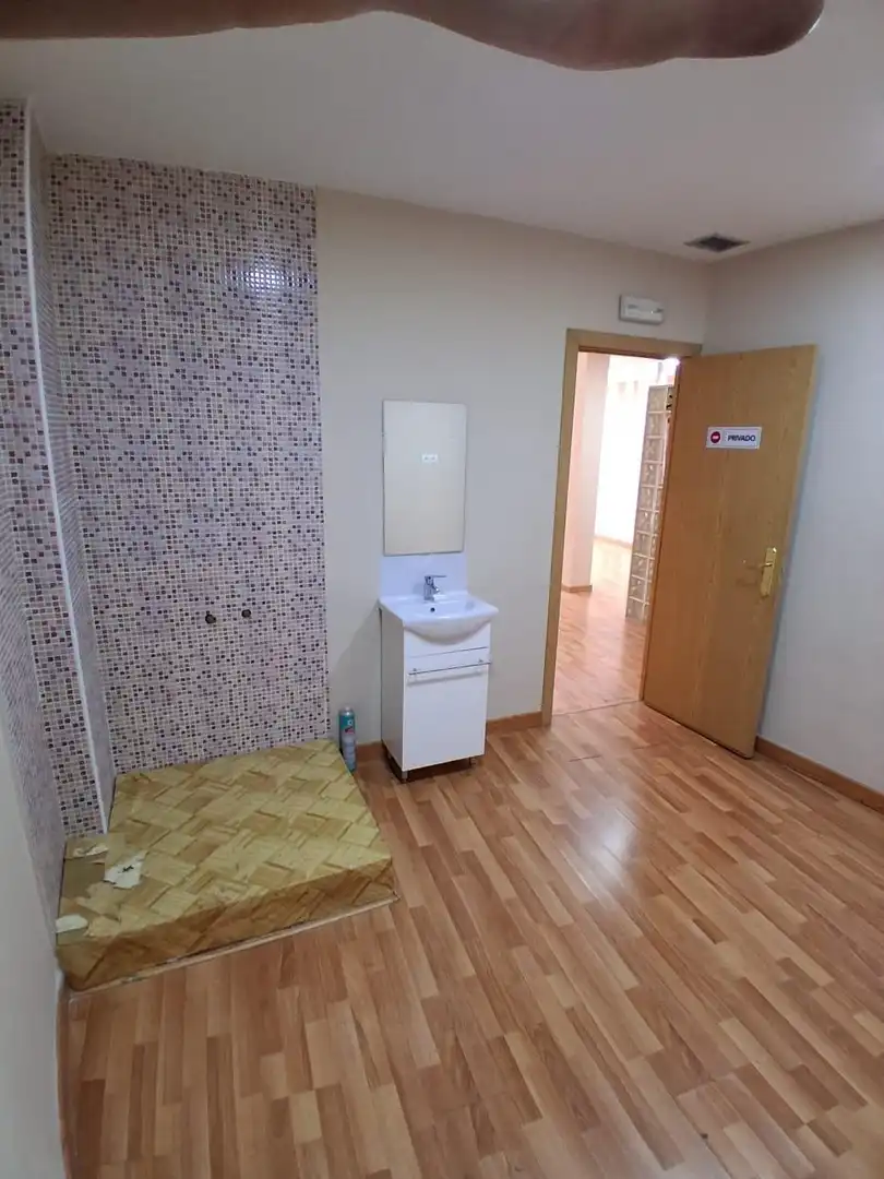 Bathroom of Commercial properties for rent in Morata de Tajuña