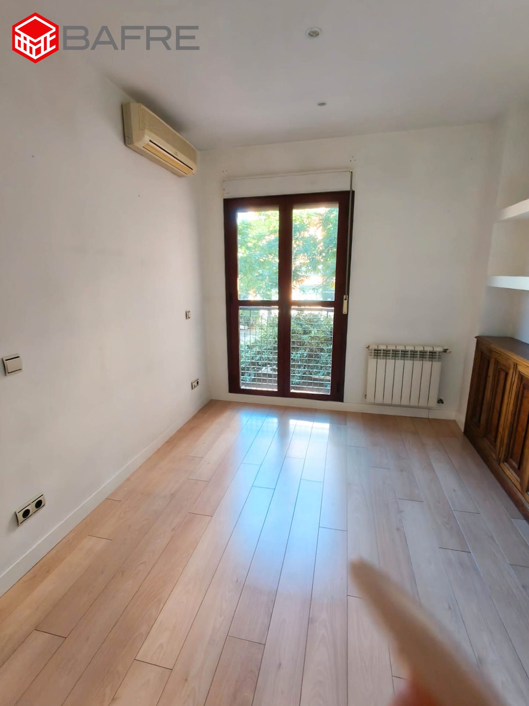 Habitación de Piso en venta en  Madrid Capital con Aire acondicionado, Calefacción y Jardín privado