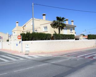 Vista exterior de Casa o xalet de lloguer en L'Alfàs del Pi amb Aire condicionat, Jardí privat i Traster