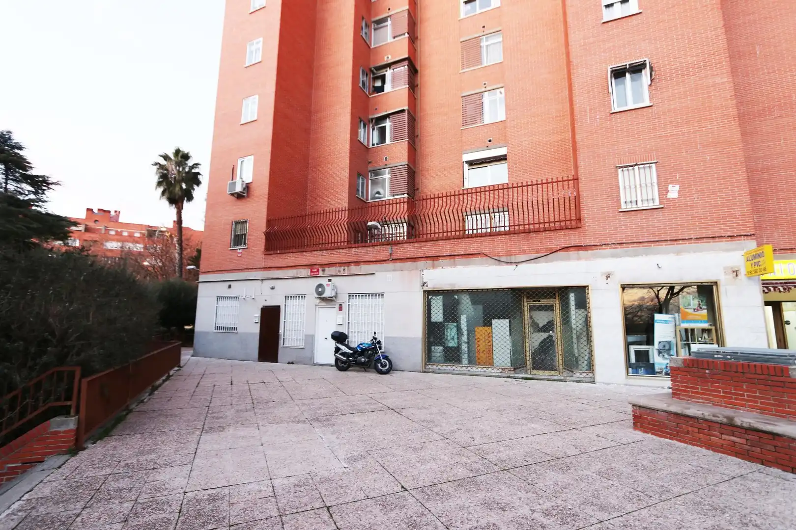 Vista exterior de Pis en venda en Madrid amb Calefacció