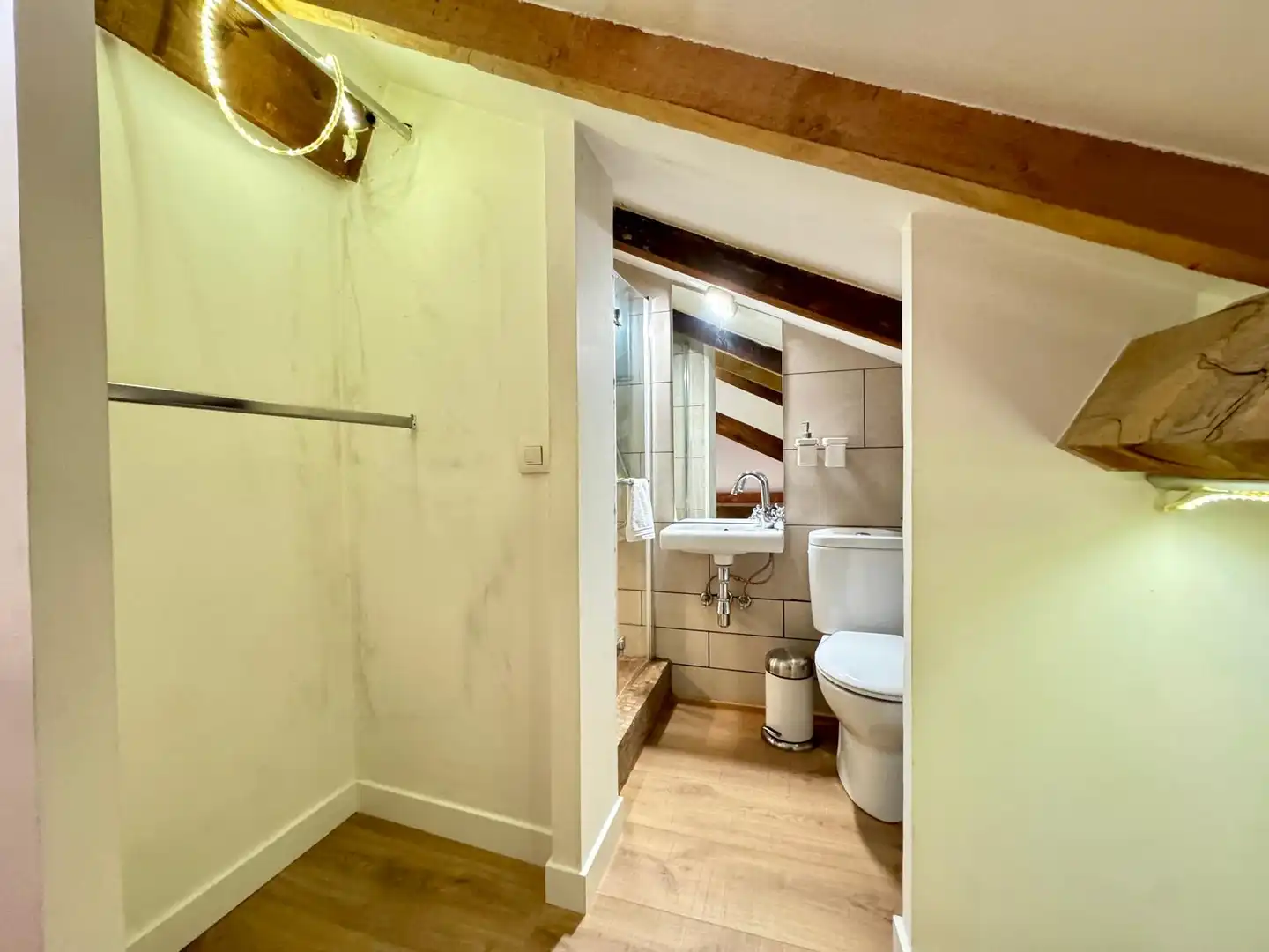 Badezimmer von Maisonette zum Verkauf in Madrid mit Klimaanlage und Privatgarten