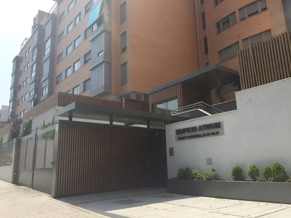 Außenansicht von Wohnung zur Miete in Madrid mit Klimaanlage, Heizung und Abstellraum