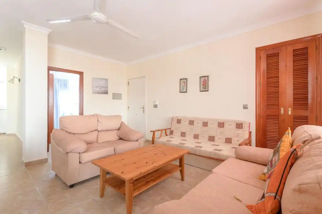 Sala d'estar de Casa adosada en venda en Valle de Abdalajís amb Terrassa, Moblat i Balcó