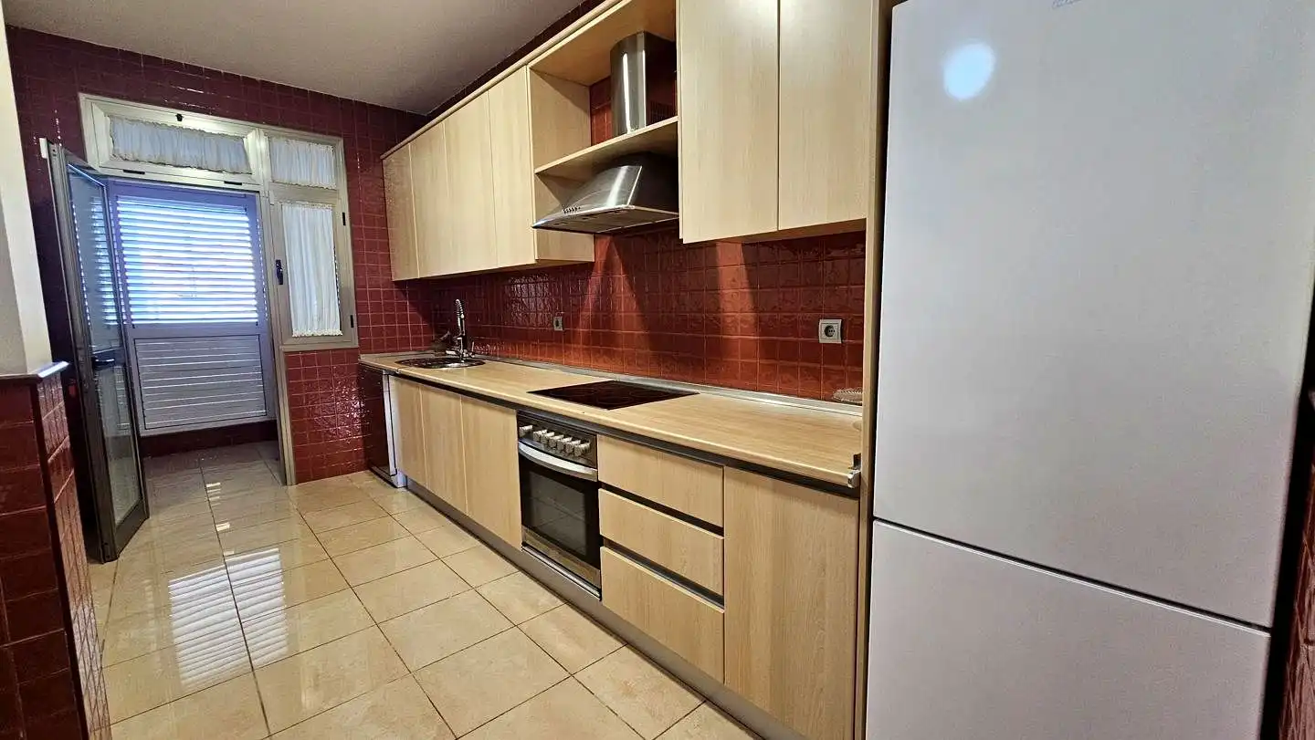 Cocina de Piso de alquiler en Las Palmas de Gran Canaria con Aire acondicionado, Parquet y Terraza