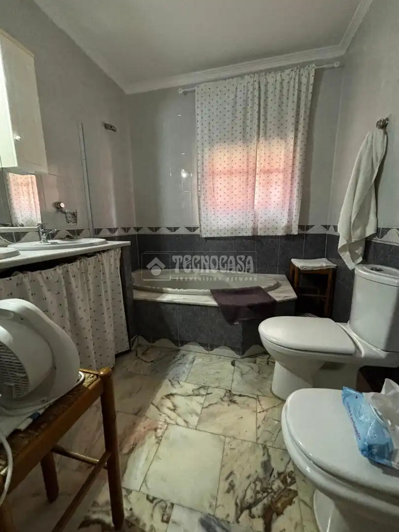 Bany de Casa o xalet en venda en Alcalá de Guadaira amb Aire condicionat i Terrassa