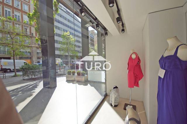Local comercial en Alquiler en Balmes en Sant Gervasi- Galvany