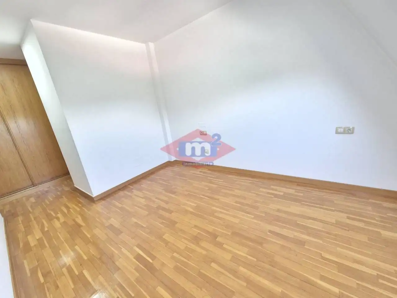 Schlafzimmer von Dachboden zum Verkauf in Salceda de Caselas mit Heizung und Parkett
