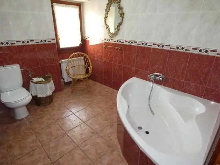 Baño de Casa o chalet en venta en Villarcayo de Merindad de Castilla la Vieja con Calefacción, Jardín privado y Amueblado