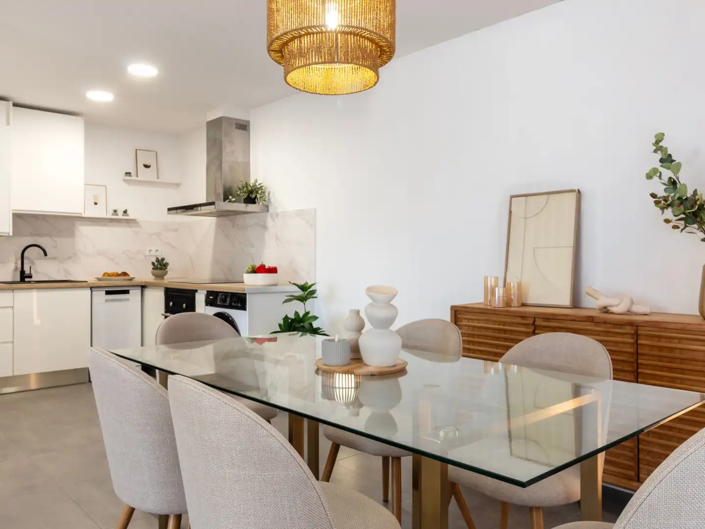 Esszimmer von Erdgeschoss zum Verkauf in Empuriabrava mit Klimaanlage, Heizung und Terrasse
