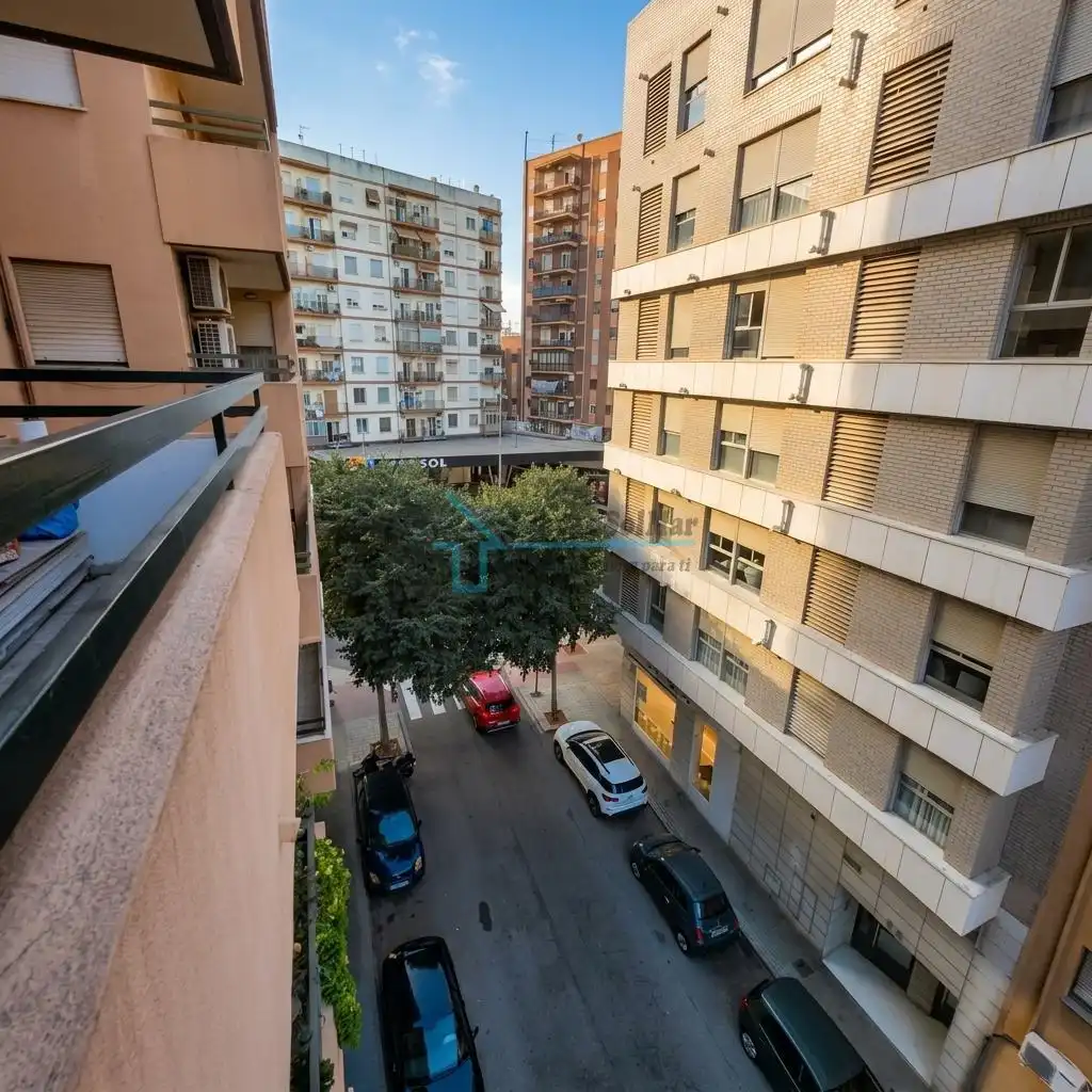 Vista exterior de Apartament en venda en Castellón de la Plana / Castelló de la Plana amb Moblat i Balcó