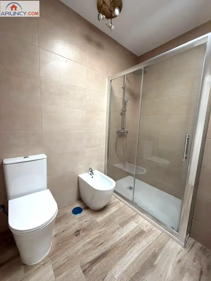 Badezimmer von Dachboden zur Miete in Alcalá de Guadaira mit Klimaanlage, Terrasse und Möbliert