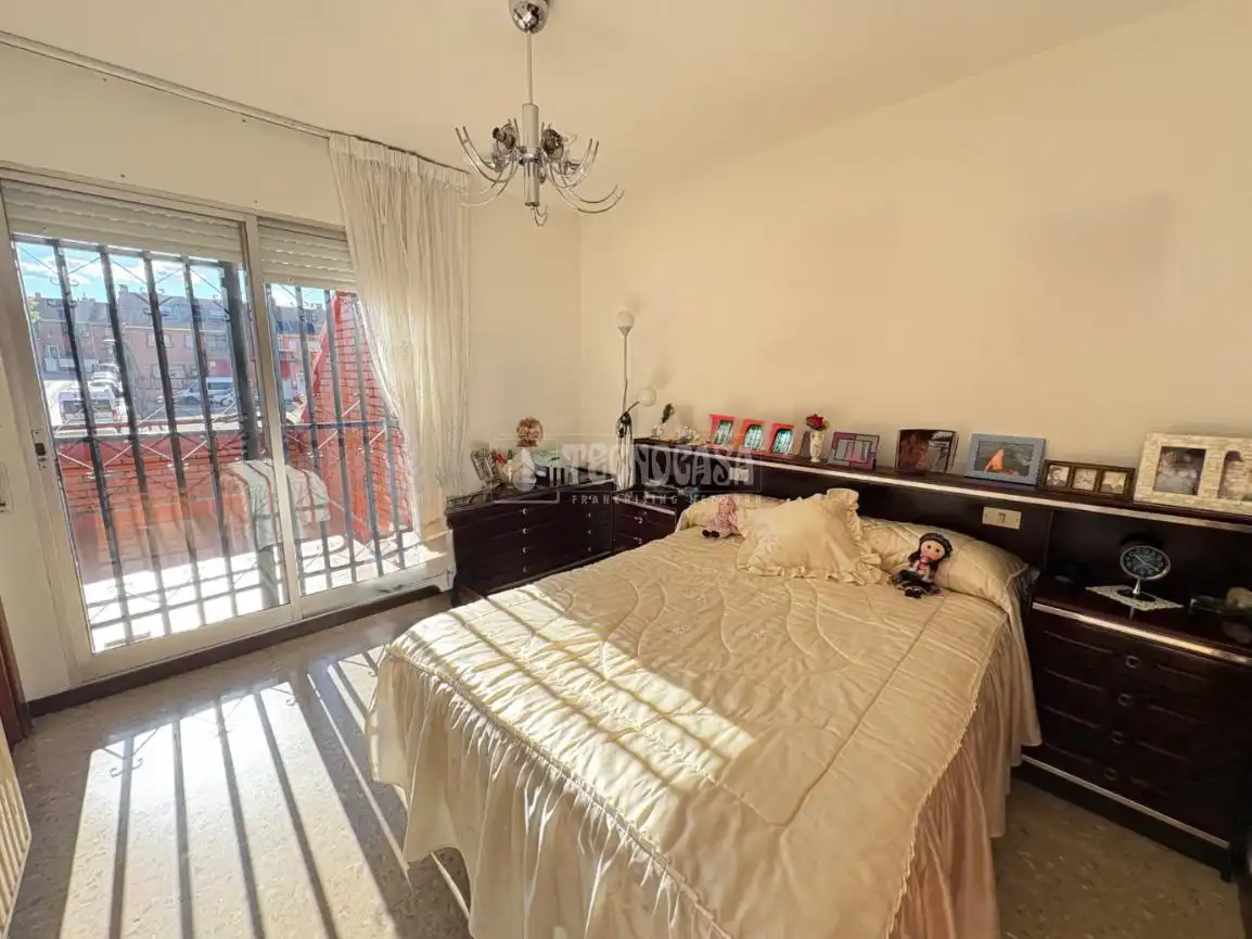 Dormitori de Casa adosada en venda en Getafe amb Aire condicionat i Terrassa