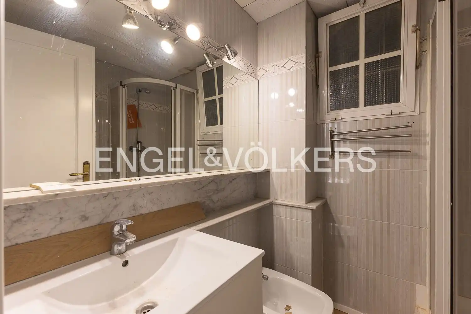 Badezimmer von Wohnung zur Miete in Valencia mit Klimaanlage, Heizung und Möbliert