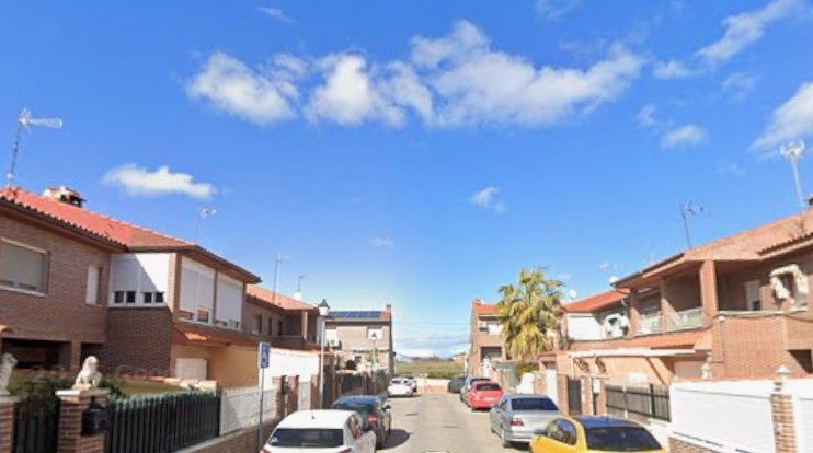 Exterior view of Single-family semi-detached for sale in El Viso de San Juan  with Terrace and Swimming Pool