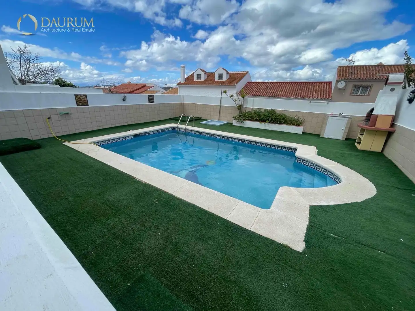 Piscina de Casa adosada en venda en Málaga amb Aire condicionat, Calefacció i Terrassa