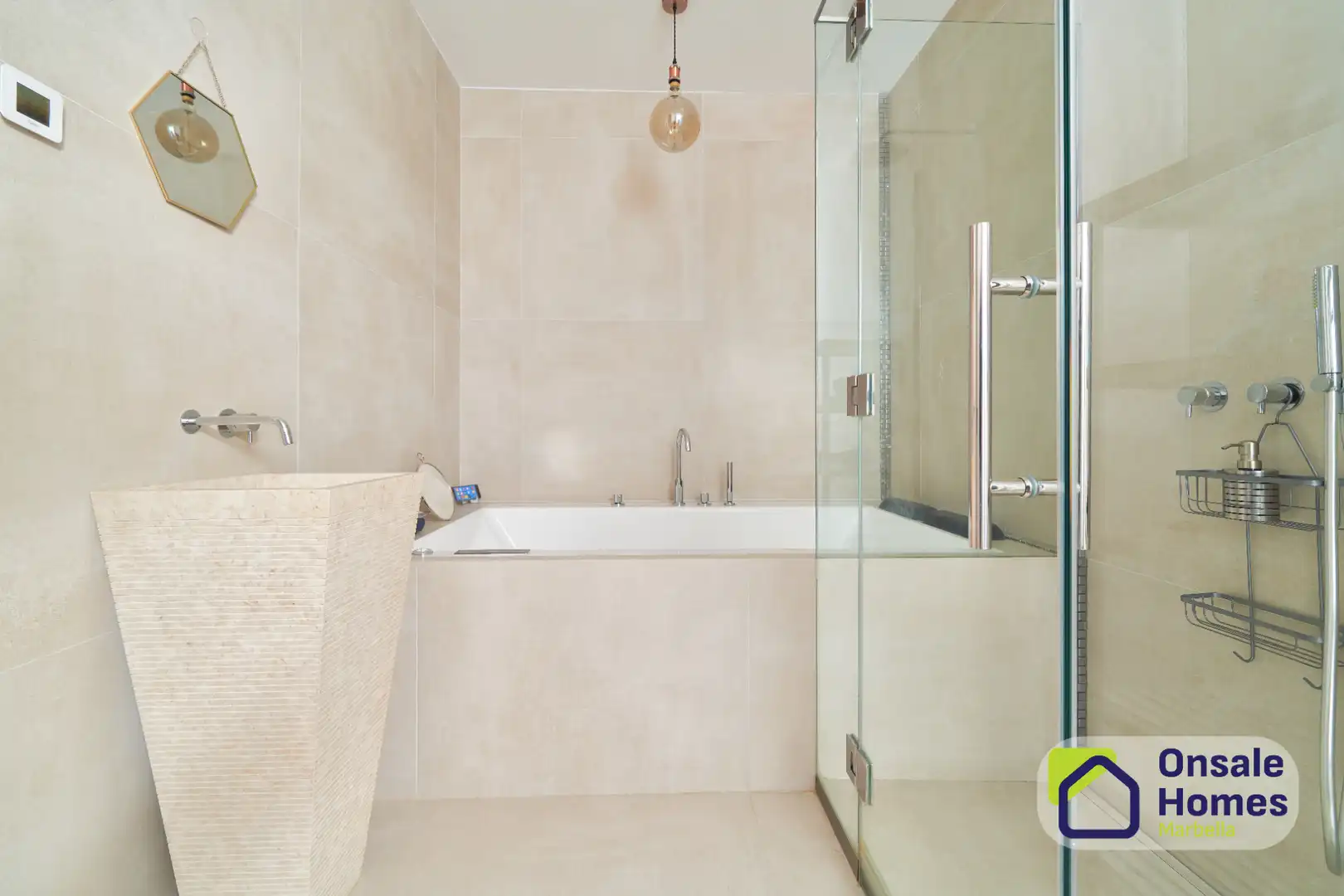 Baño de Piso en venta en Marbella con Aire acondicionado, Terraza y Balcón