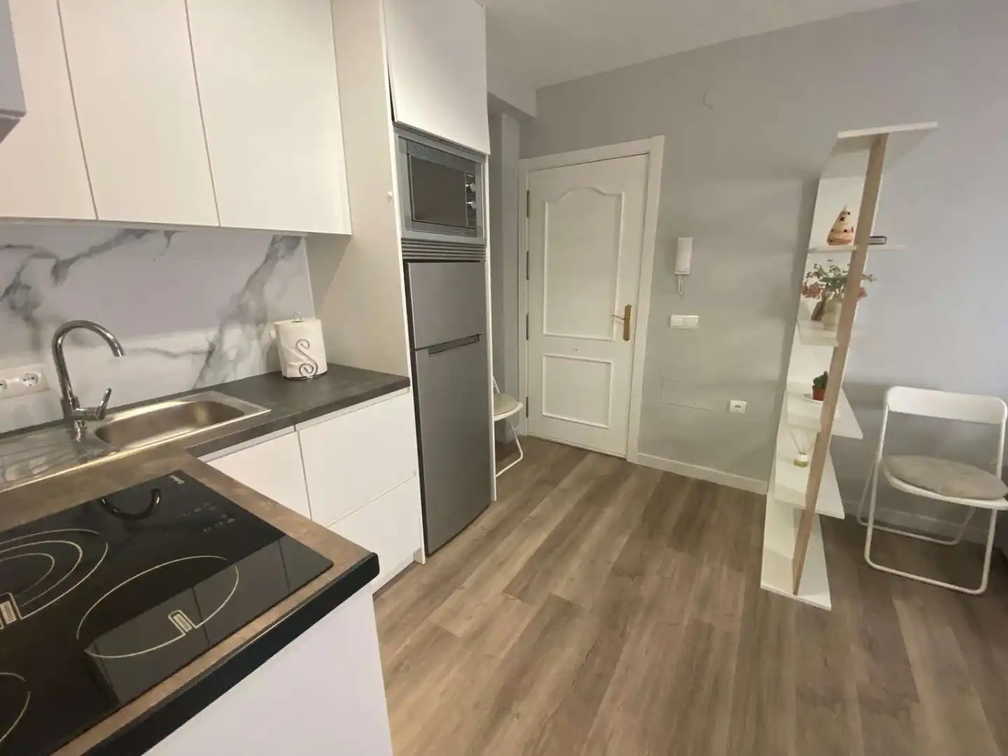 Cuina de Pis de lloguer en Fuengirola amb Aire condicionat i Moblat