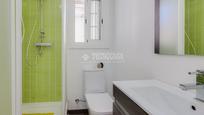 Bathroom of Flat for sale in  Barcelona Capital  with Air Conditioner, Heating and Terrace