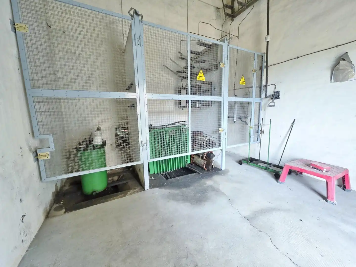 Industrial buildings for sale in Cantiveros