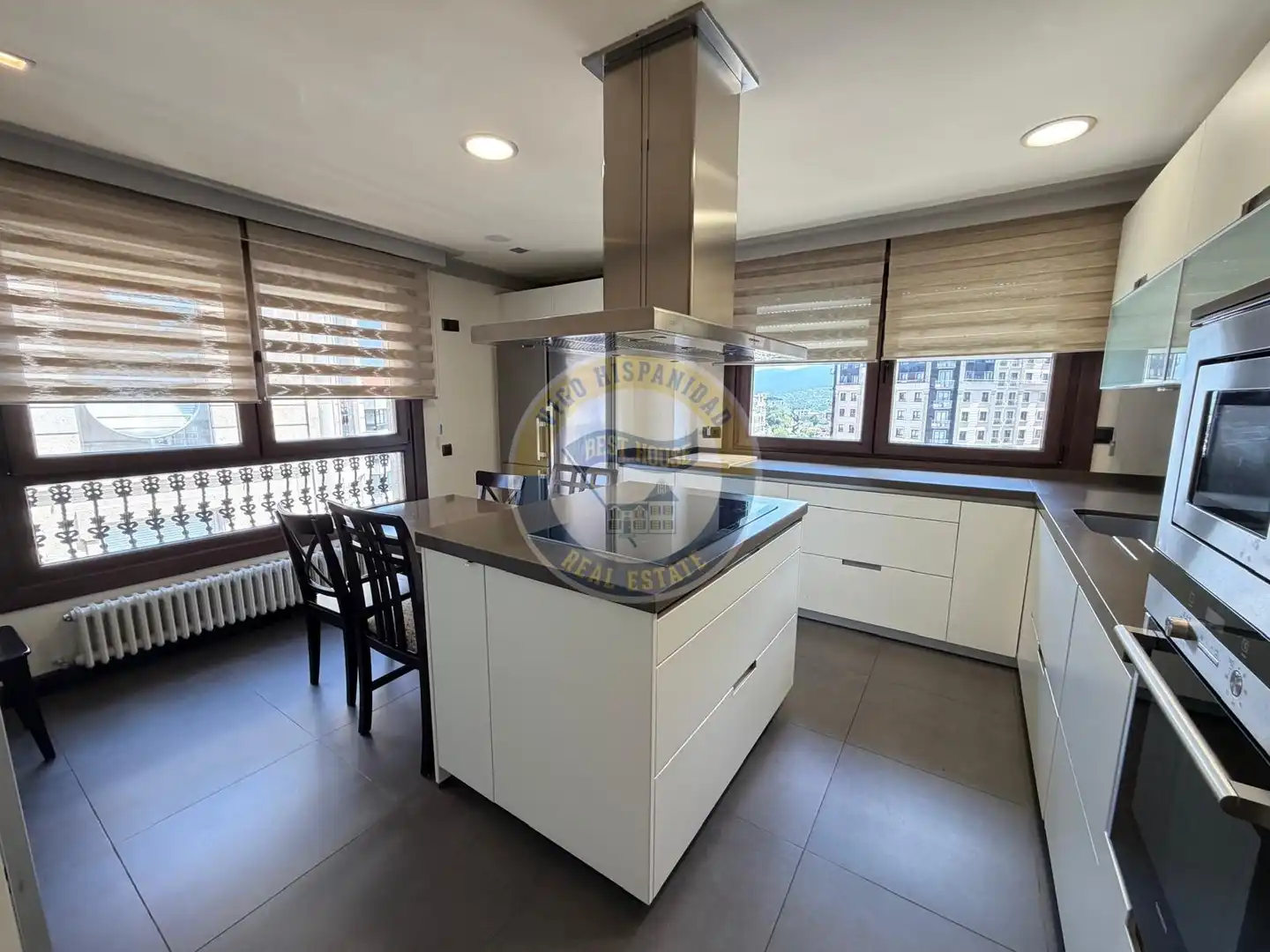 Küche von Dachboden zur Miete in Vigo  mit Heizung, Parkett und Terrasse