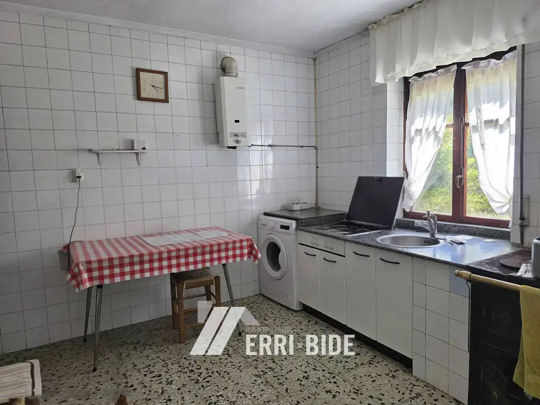 Küche von Country house zum Verkauf in Mungia mit Privatgarten, Abstellraum und Balkon
