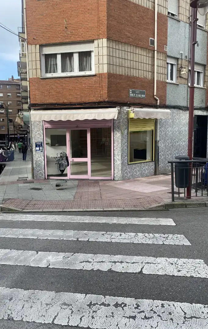 Local comercial en alquiler en Calle Auseva 6D