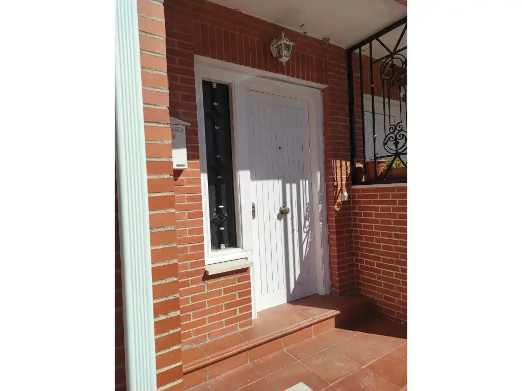 Casa aparellada de lloguer a Calle Virgen De Poveda, imagen 2