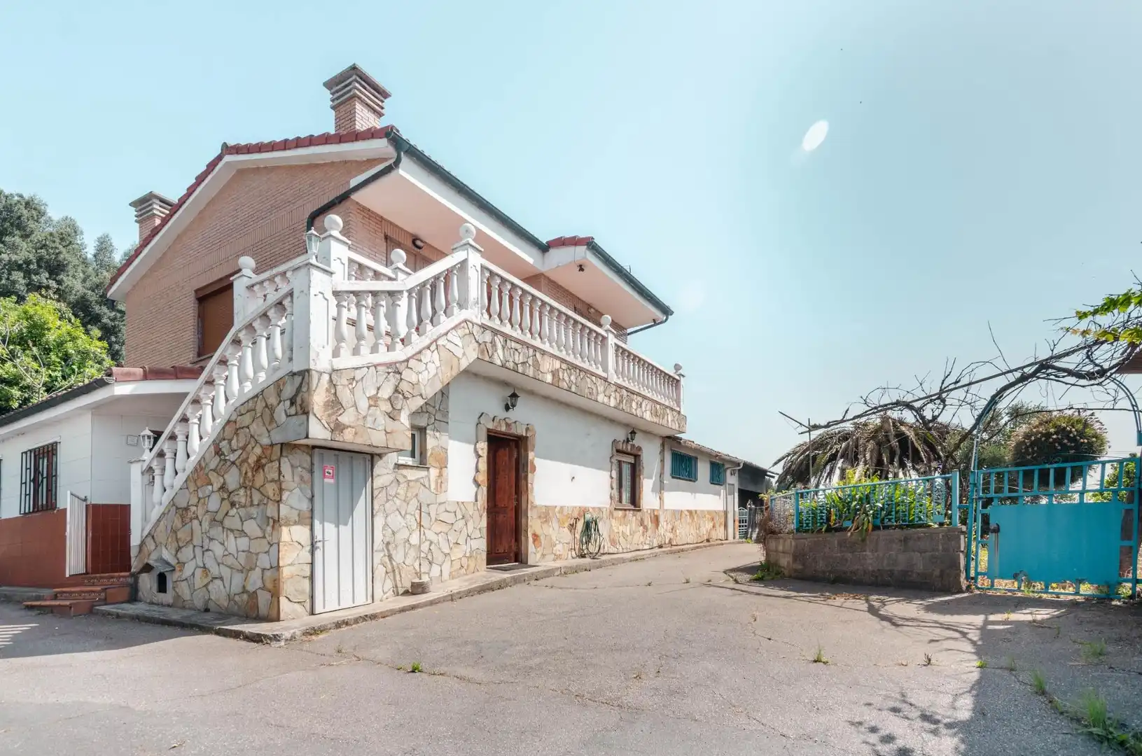 Vista exterior de Casa o xalet en venda en Gijón  amb Calefacció, Jardí privat i Terrassa