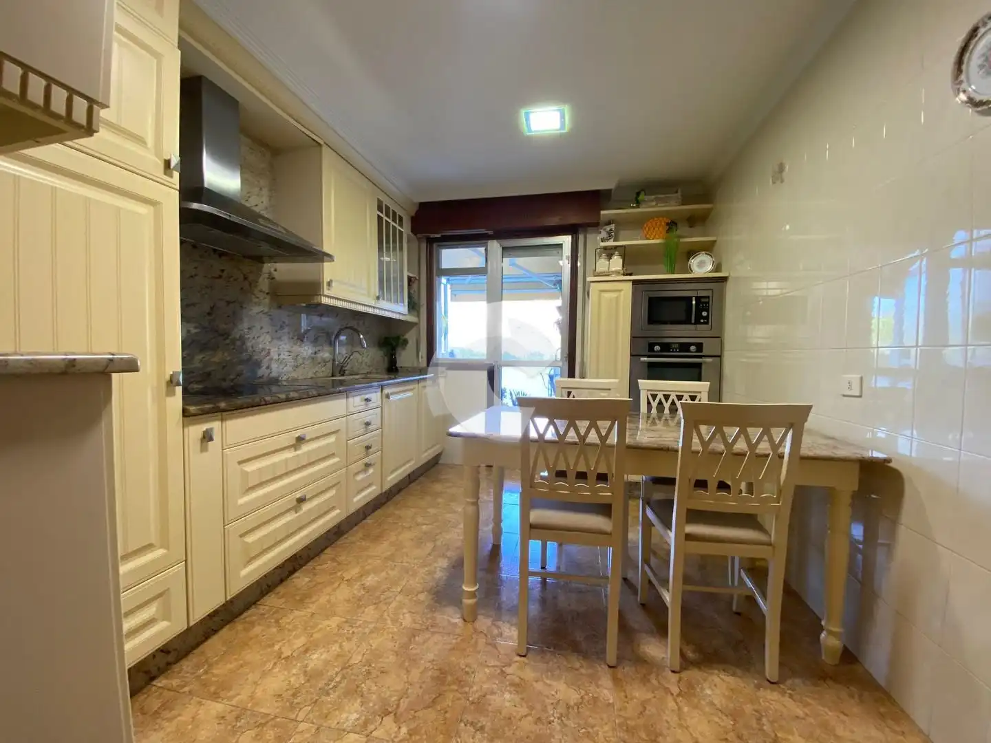 Cocina de Piso en venta en Ourense Capital  con Calefacción y Trastero