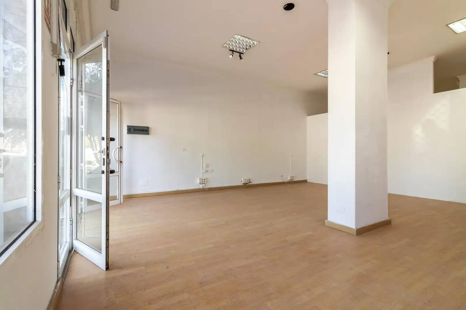 Business premises for sale in Calle de los Fondos de Segura, imagen 3