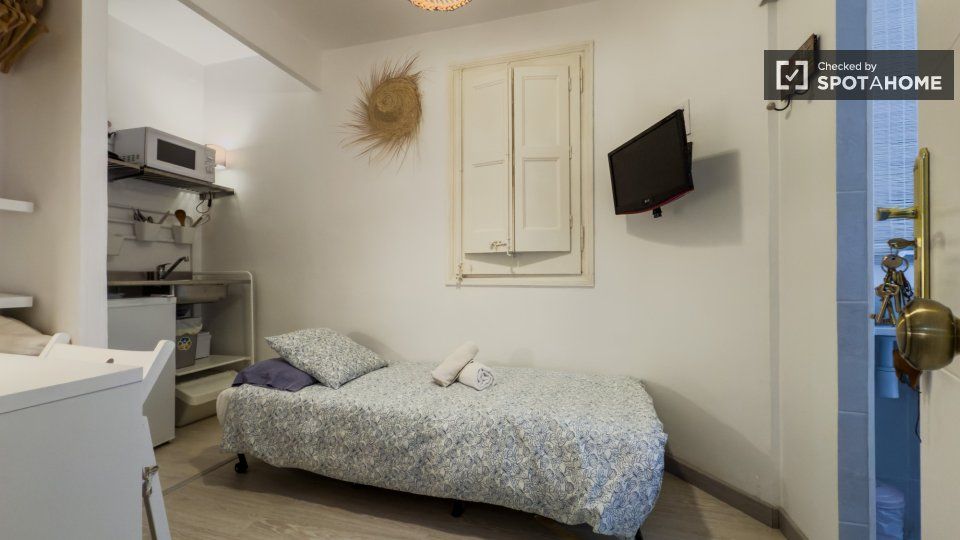 Habitación de Piso de alquiler en  Barcelona Capital con Aire acondicionado, Calefacción y Amueblado