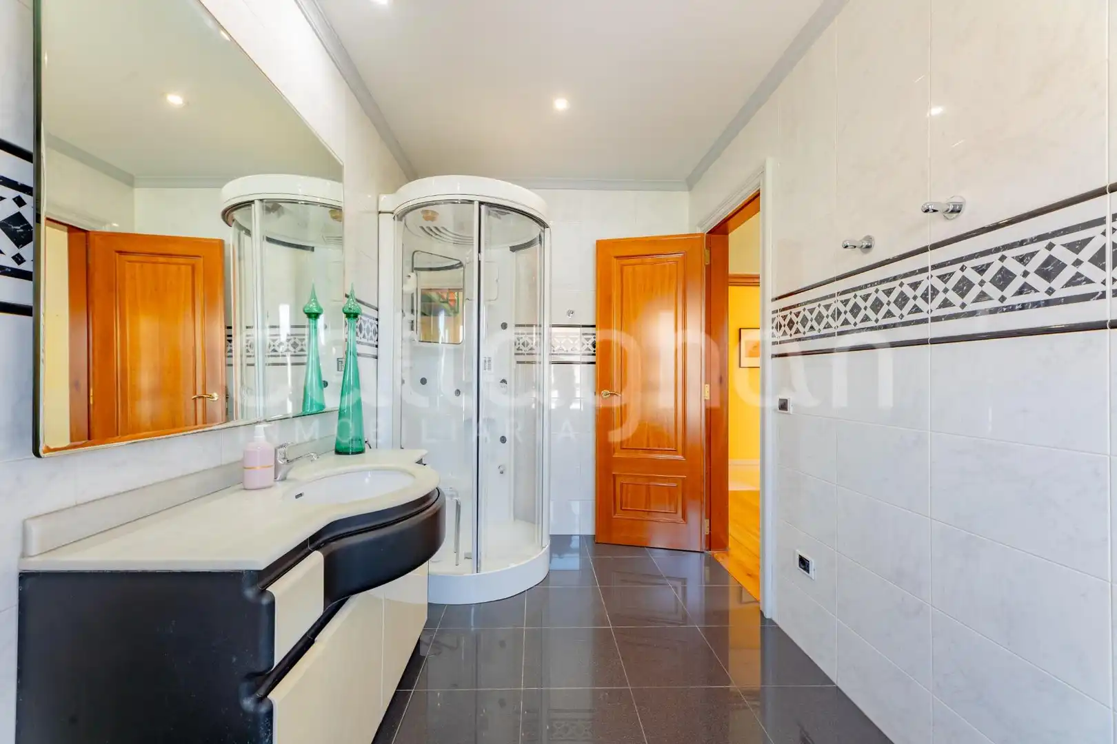 Bathroom of Houses for sale in Godella  with Air Conditioner, Heating and Private garden