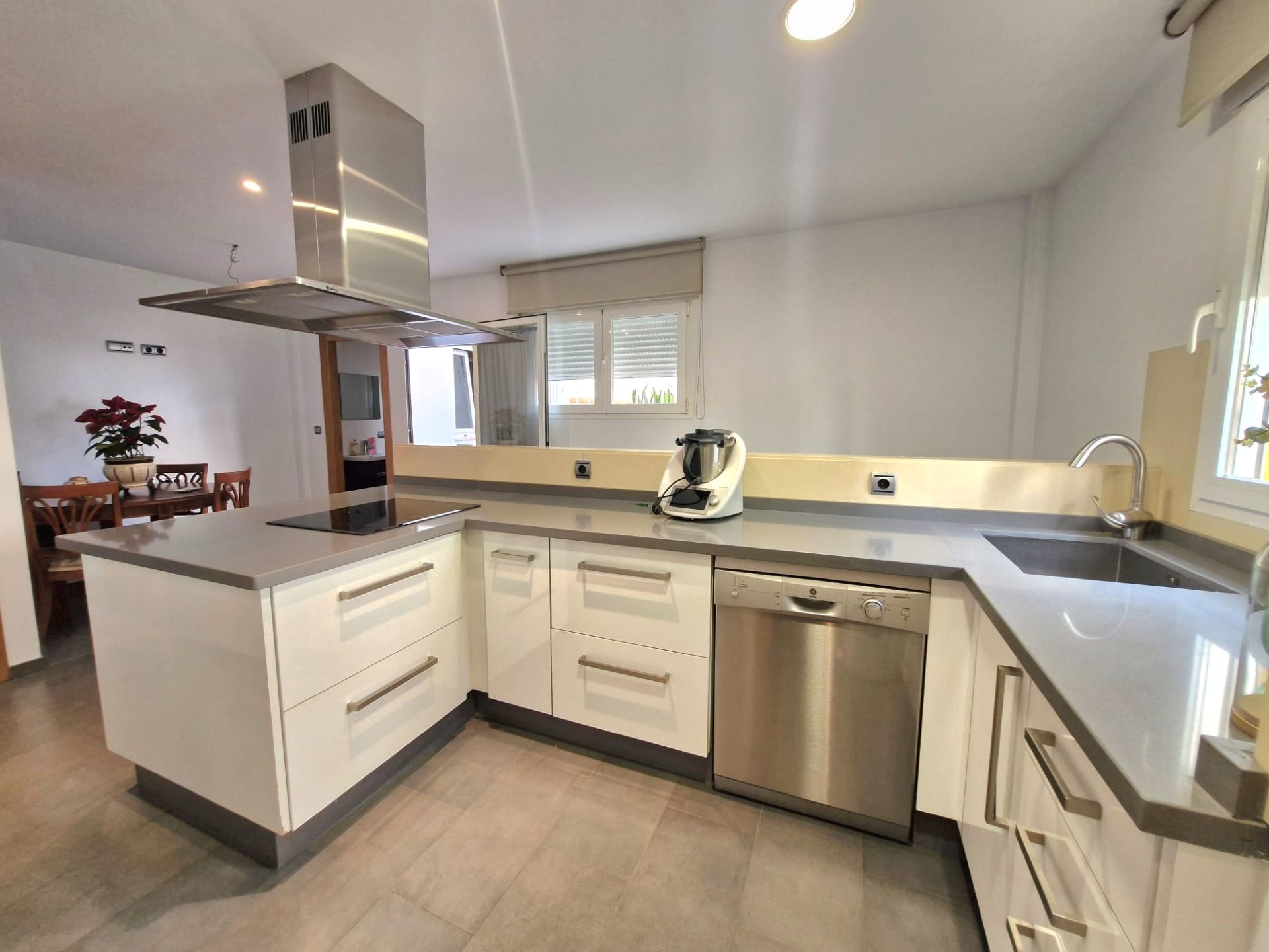 Cuina de Casa adosada en venda en Motril amb Aire condicionat i Calefacció