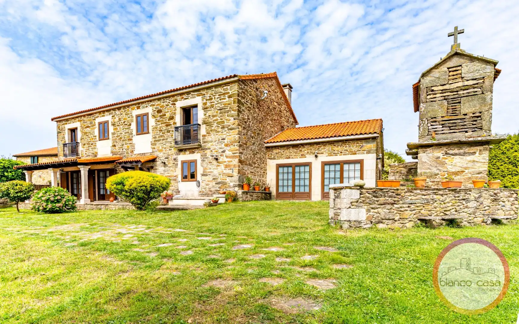 Vista exterior de Casa o chalet en venta en Malpica de Bergantiños con Amueblado y Balcón