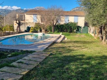 Casa con piscina en venta en Campanet