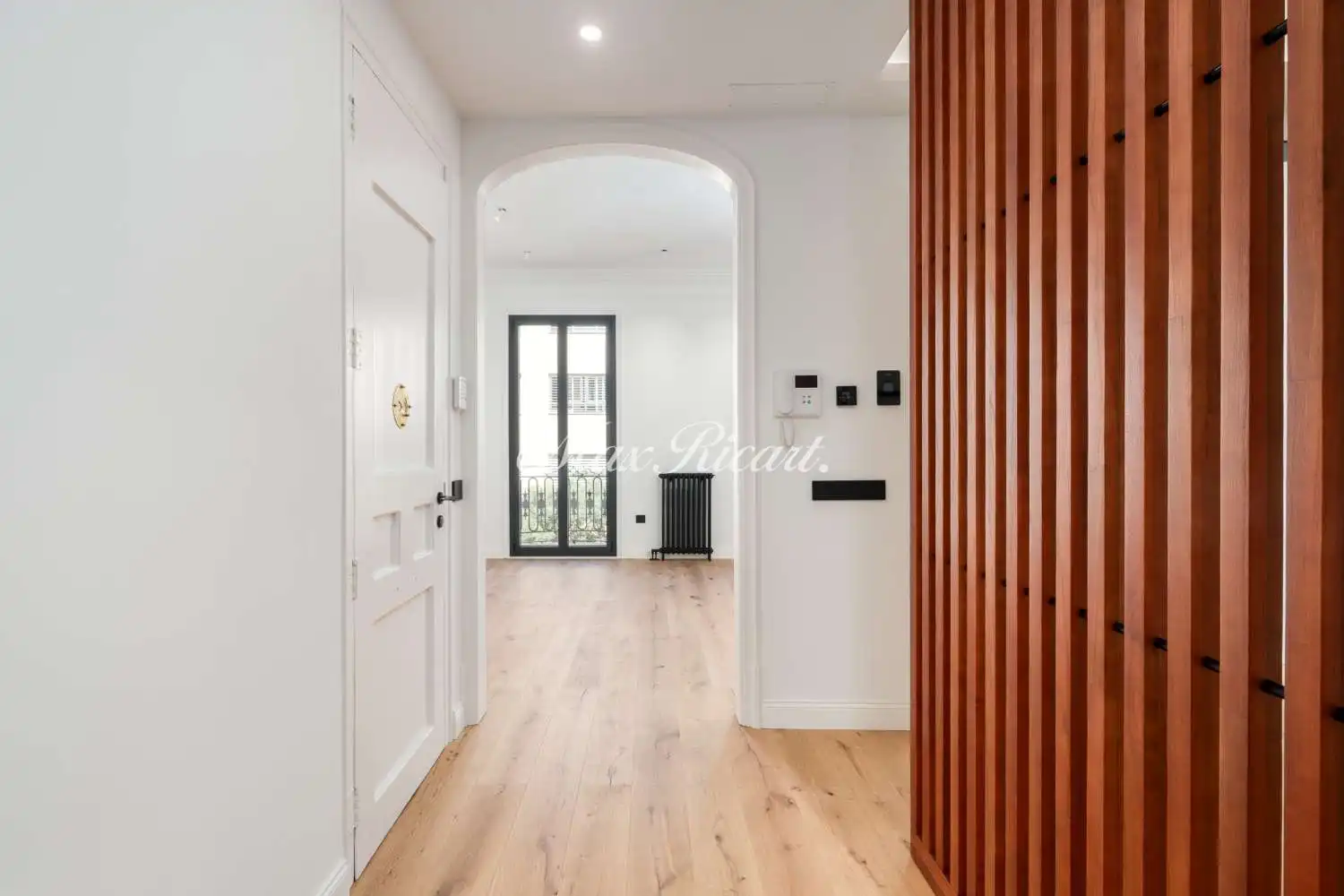 Wohnung zum Verkauf in Barcelona mit Klimaanlage, Heizung und Balkon